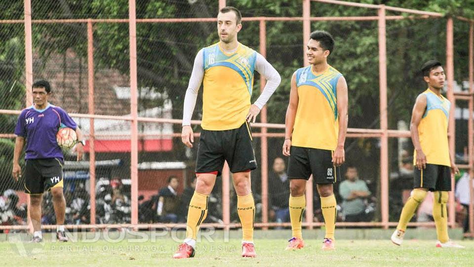 Eks bek asing Arema FC, Goran Gancev, berbicara soal kondisi force majeure yang terjadi saat ini.